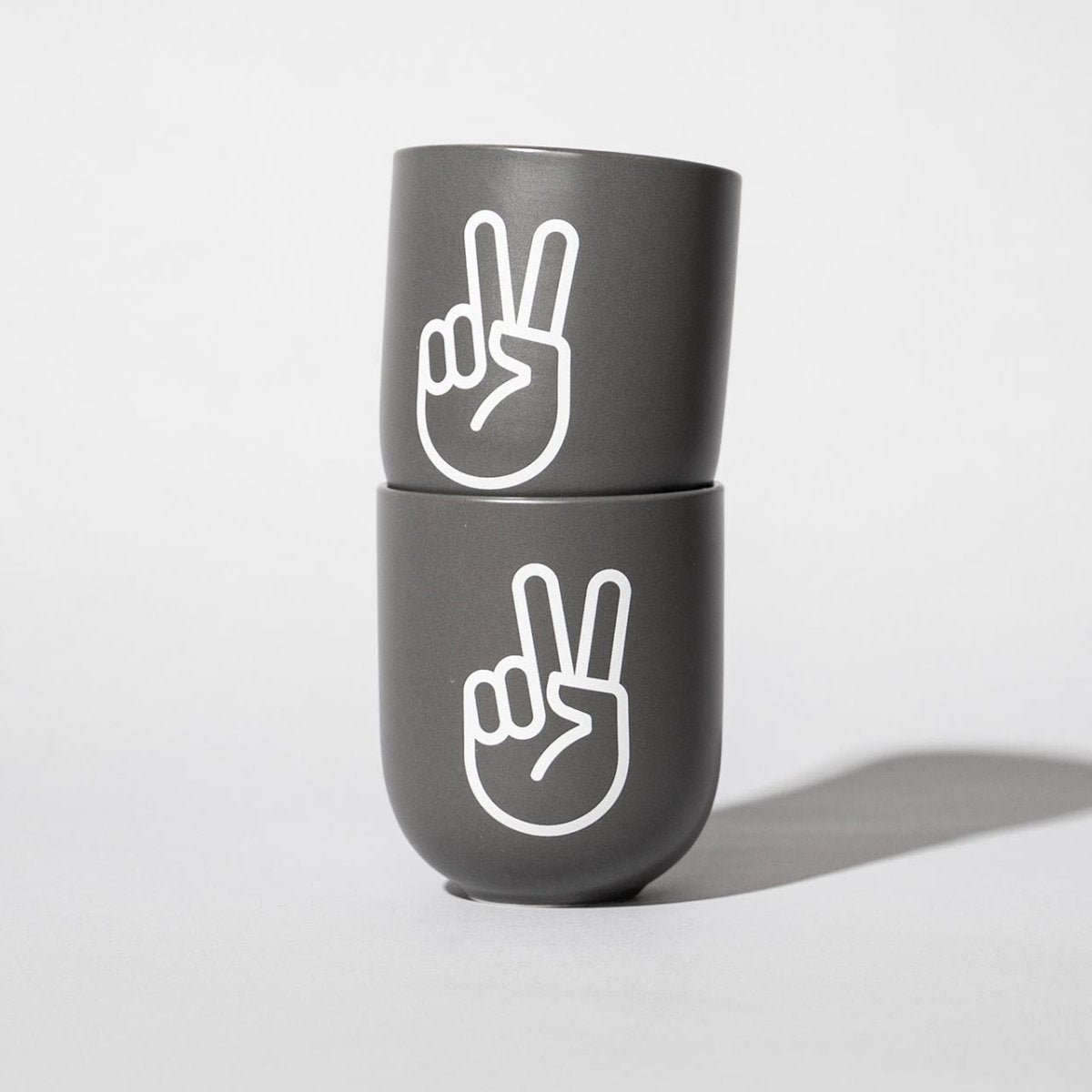 Peace – Porzellanbecher – grau matt - fyngers