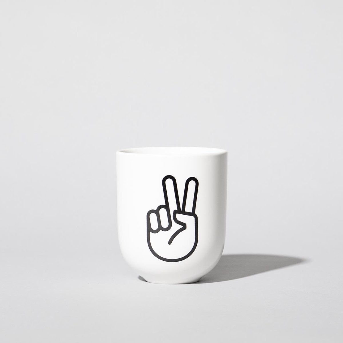 Peace – Porzellanbecher – weiß matt - fyngers